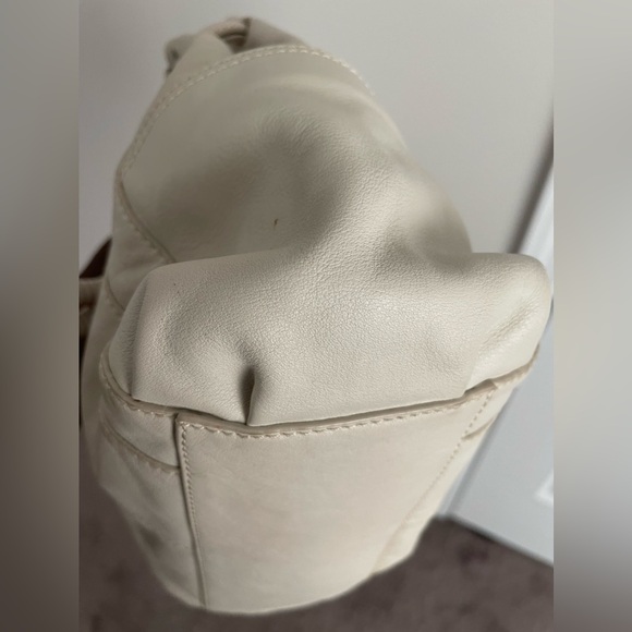 Michael Kors vintage ivory soft leather shoulderbag with drawstring, gently used - Picture 7 of 8